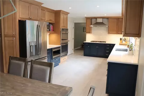 Kitchen - 812 Spring Water Dr, Akron, OH 44333 photo 6 of 6