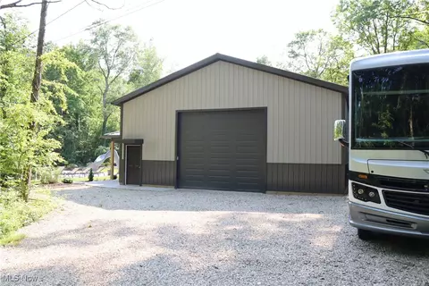 Exterior - 812 Spring Water Dr, Akron, OH 44333 photo 5 of 12