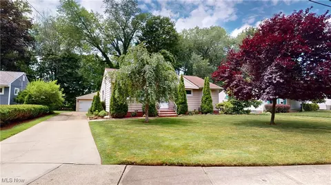 3162 W 231st St, North Olmsted, OH 44070