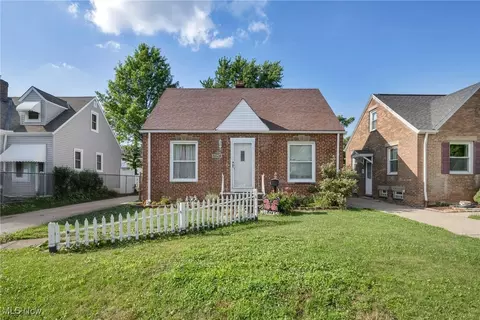 3320 Parklane Dr, Parma, OH 44134