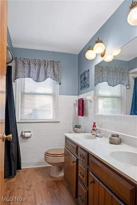 Bath - 396 Brookfield Ave, Boardman, OH 44512 photo 1 of 2