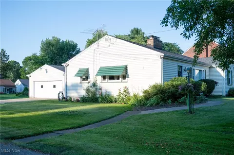 Exterior - 396 Brookfield Ave, Boardman, OH 44512 photo 2 of 12