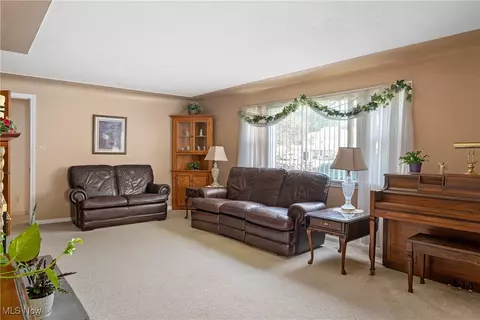 Living - 396 Brookfield Ave, Boardman, OH 44512 photo 1 of 3