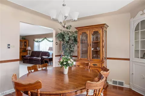 Dining - 396 Brookfield Ave, Boardman, OH 44512 photo 2 of 2