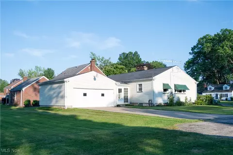 Exterior - 396 Brookfield Ave, Boardman, OH 44512 photo 3 of 12