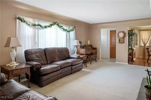 Living - 396 Brookfield Ave, Boardman, OH 44512 photo 2 of 3