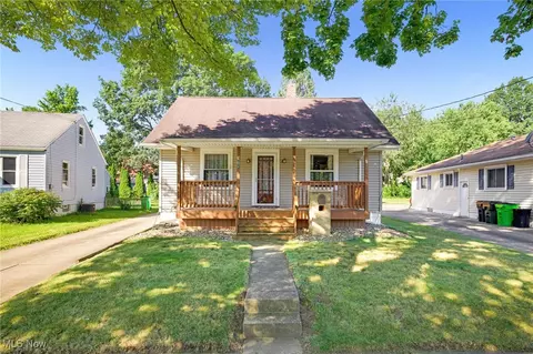 92 Waltz Dr, Barberton, OH 44203