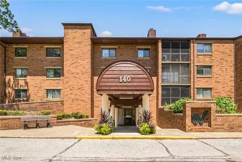 140 Fox Hollow Dr #206C, Mayfield Heights, OH 44124