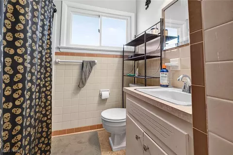 Bath - 30112 Barjode Rd, Willowick, OH 44095 photo 1 of 2