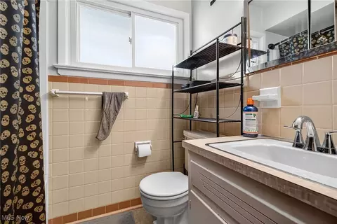 Bath - 30112 Barjode Rd, Willowick, OH 44095 photo 2 of 2