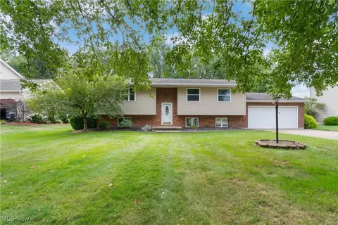 3784 Ramsey Dr, Uniontown, OH 44685