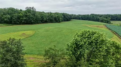 Hilltop Drive Nw, Strasburg, OH 44680