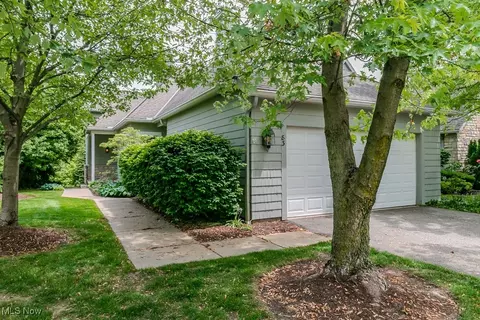 83 Haskell Dr, Bratenahl, OH 44108