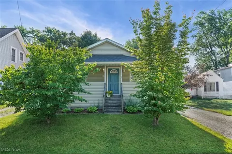 2459 Clara St, Cuyahoga Falls, OH 44221