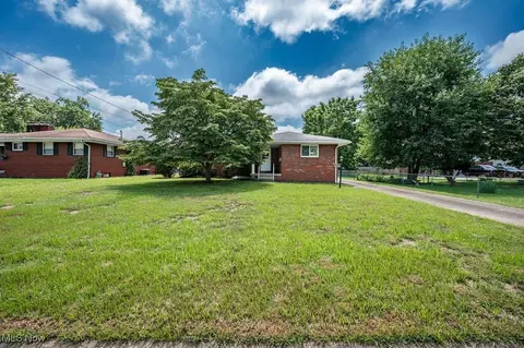 3800 7th Ave, Vienna, WV 26105