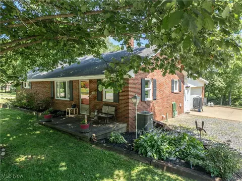 2093 Saltwell Rd NW, Dover, OH 44622
