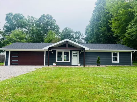 18077 Hillcrest Dr, Lake Milton, OH 44429