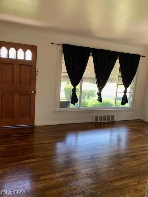 Living - 30209 Robert St, Wickliffe, OH 44092 photo 1 of 1