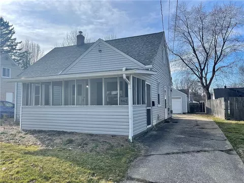 862 Chinook Ave, Akron, OH 44305