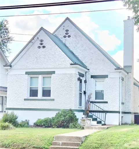 3303 Hemlock St, Parkersburg, WV 26101
