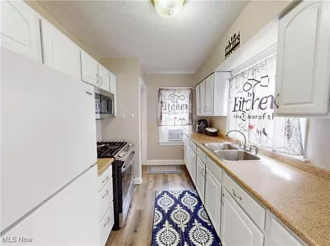 Kitchen - 1907 Robindale St, Wickliffe, OH 44092 photo 1 of 2