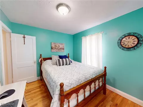 Bedroom - 1907 Robindale St, Wickliffe, OH 44092 photo 4 of 6