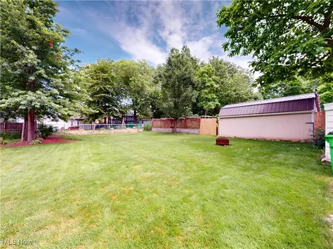 Exterior - 1907 Robindale St, Wickliffe, OH 44092 photo 3 of 3