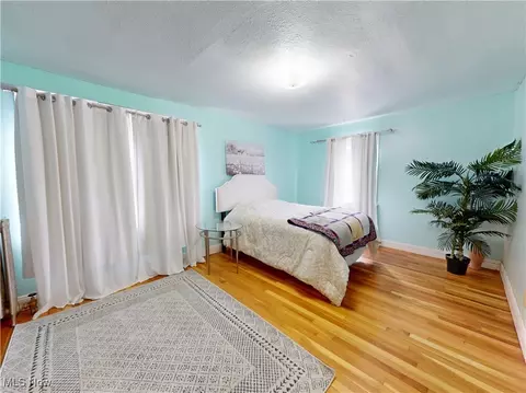 Bedroom - 1907 Robindale St, Wickliffe, OH 44092 photo 5 of 6