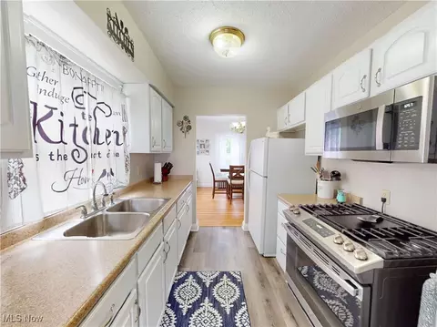 Kitchen - 1907 Robindale St, Wickliffe, OH 44092 photo 2 of 2
