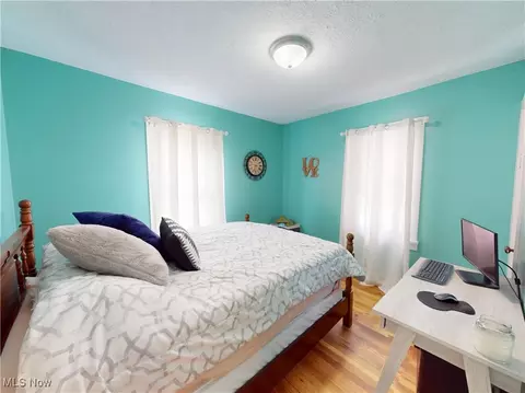 Bedroom - 1907 Robindale St, Wickliffe, OH 44092 photo 3 of 6