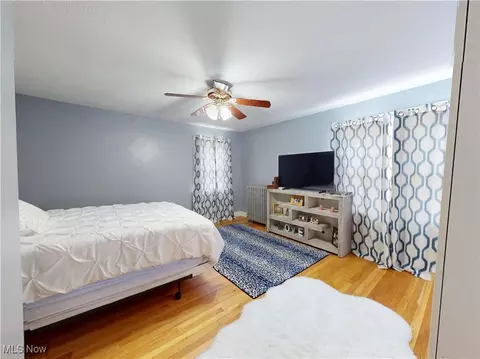 Bedroom - 1907 Robindale St, Wickliffe, OH 44092 photo 2 of 6