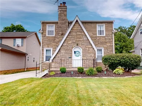 1907 Robindale St, Wickliffe, OH 44092