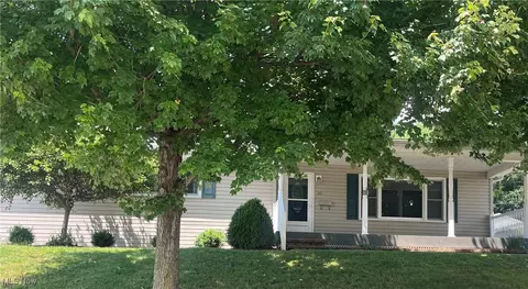 361 W Jefferson Ave, Mcconnelsville, OH 43756