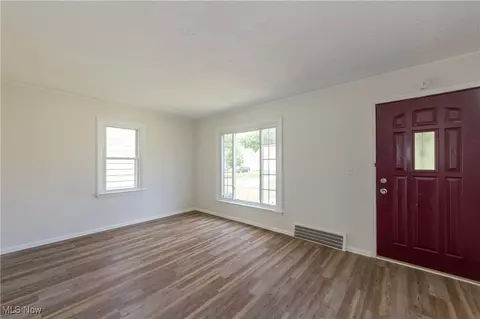 21304 Watson Rd, Maple Heights, OH 44137 photo 3