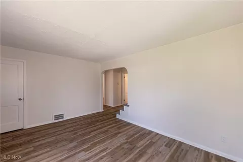 21304 Watson Rd, Maple Heights, OH 44137 photo 5