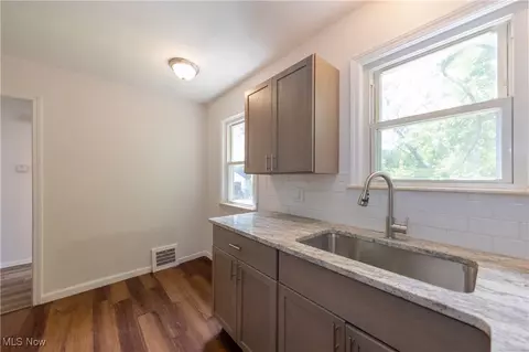 21304 Watson Rd, Maple Heights, OH 44137 photo 8