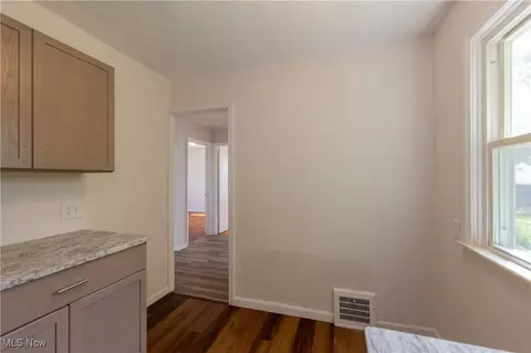 21304 Watson Rd, Maple Heights, OH 44137 photo 9