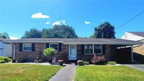 Exterior - 118 E 6th St, Williamstown, WV 26187 photo 5 of 5