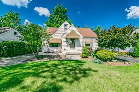 1346 Belrose Rd, Mayfield Heights, OH 44124