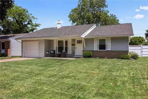 1921 Adrian Cir, Sandusky, OH 44870