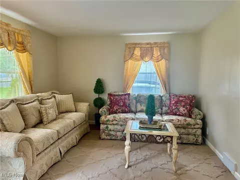 Living - 7038 Southern Blvd, Boardman, OH 44512 photo 2 of 3