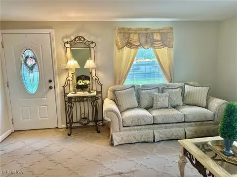 Entry Way - 7038 Southern Blvd, Boardman, OH 44512 photo 1 of 4
