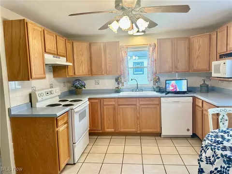 Kitchen - 7038 Southern Blvd, Boardman, OH 44512 photo 2 of 5