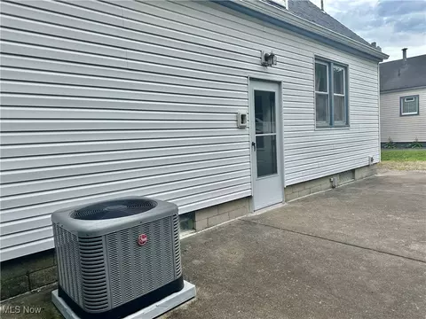 Exterior - 7038 Southern Blvd, Boardman, OH 44512 photo 4 of 5