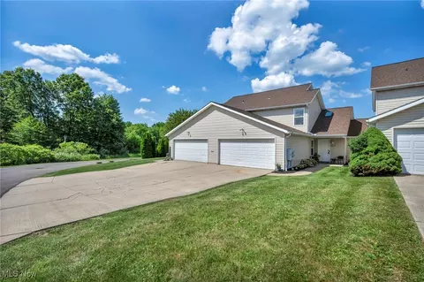 4052 Pine Dr, Rootstown, OH 44272