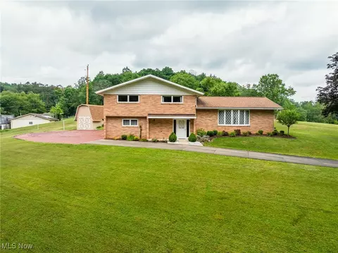 2664 Kohl Dr NE, New Philadelphia, OH 44663