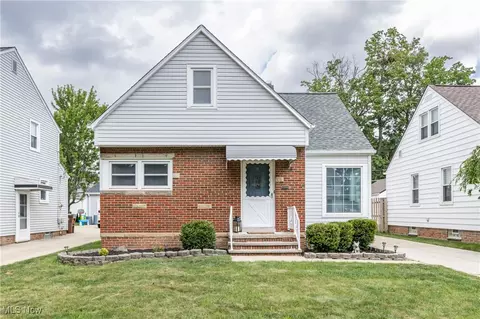 8212 Parmenter Dr, Parma, OH 44129