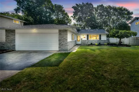 4499 Camellia Ln, North Olmsted, OH 44070