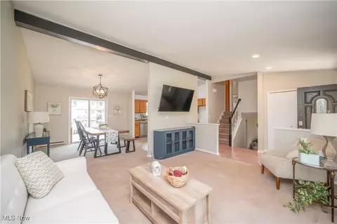 Living - 664 Cathy Ann Dr, Boardman, OH 44512 photo 2 of 6