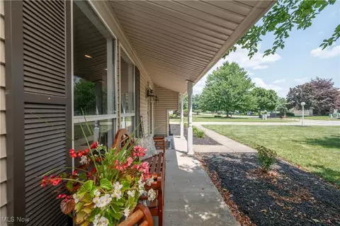 Exterior - 664 Cathy Ann Dr, Boardman, OH 44512 photo 3 of 10